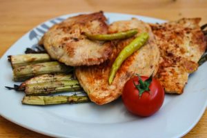 Cate calorii are 100 g carne de pui