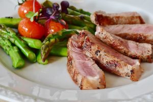 Cate calorii are 100 g carne porc