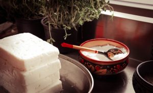 Cate calorii are branza feta
