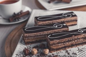 Cate calorii are o prajitura amandina
