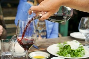 Cate calorii are o sticla de vin