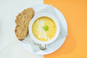 Cate calorii are o supa crema de legume