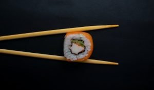 Cate calorii are sushi