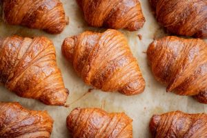 Cate calorii are un croissant cu unt