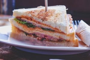 Cate calorii are un sandwich