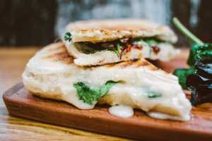 Cate calorii are un sandwich de la fast food