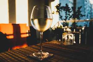 Cate calorii are 100 ml de vin alb