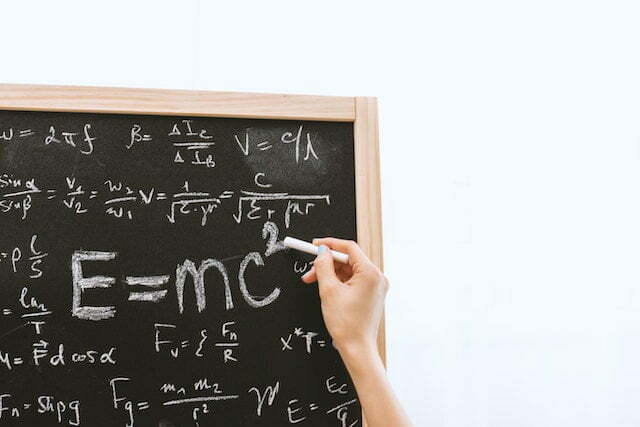 în ce ordine se calculează operațiile matematice