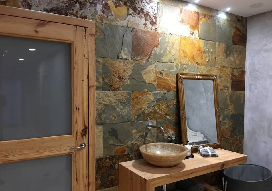 Cum îți poți transforma casa rapid cu piatra autoadezivă