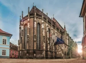 Care sunt atracțiile turistice din Brasov?