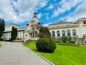 Care sunt atracțiile turistice din Sinaia?