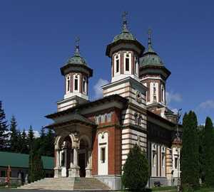 Care sunt atracțiile turistice din Sinaia?