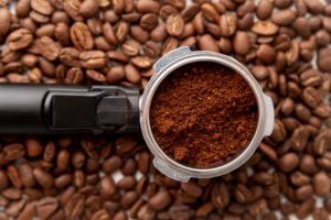 Beneficiile consumului de cafea proaspăt prăjită