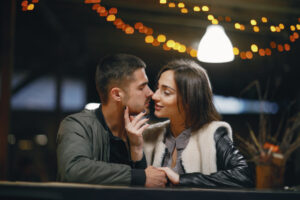 Escorte – definiție, context și semnificații actuale