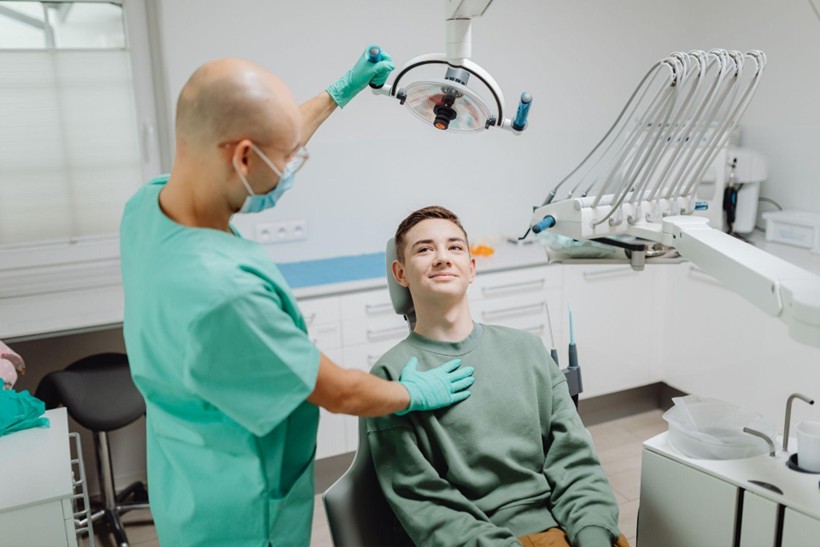 Criterii Esențiale pentru Alegerea unui Medic Dentist de Încredere