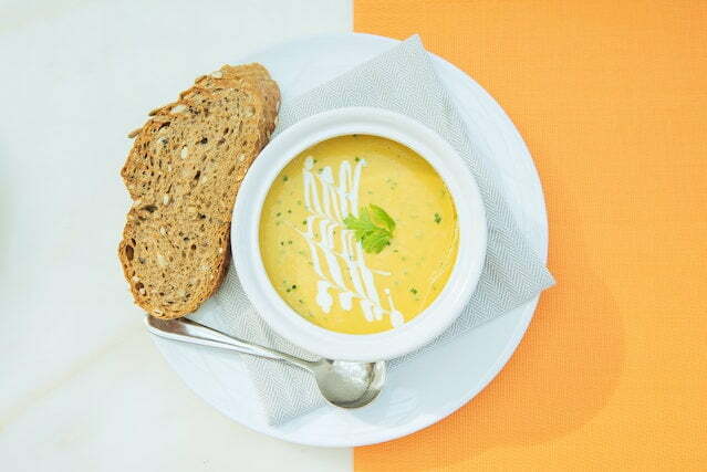 Cate calorii are o supa crema de legume