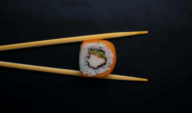 Cate calorii are sushi