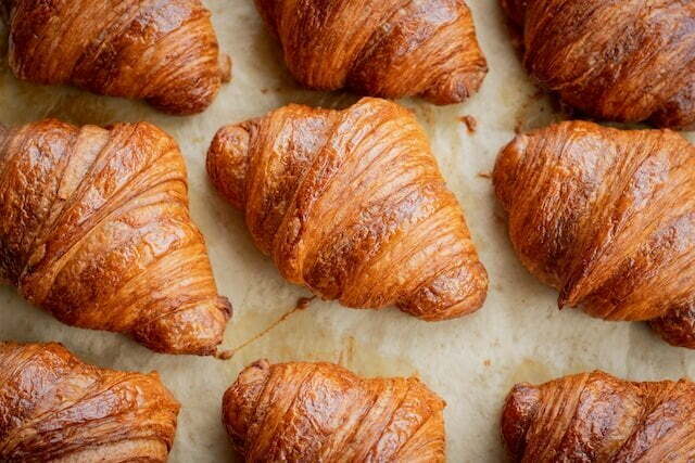 Cate calorii are un croissant cu unt