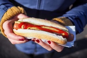 Cate calorii are un hotdog