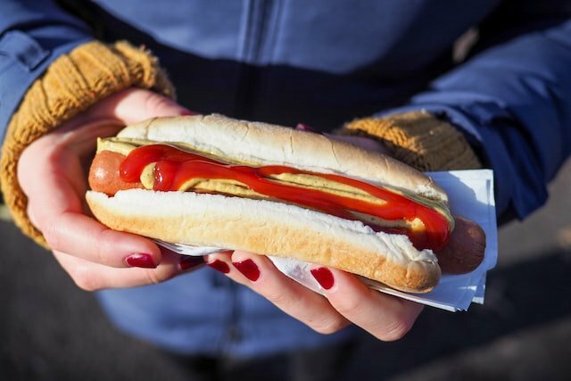Cate calorii are un hotdog