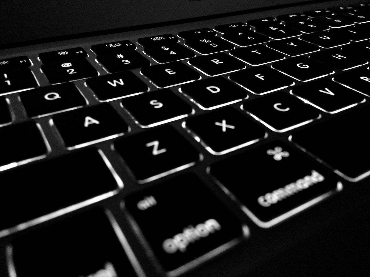 Cum sa cureti tastatura de laptop sau de desktop