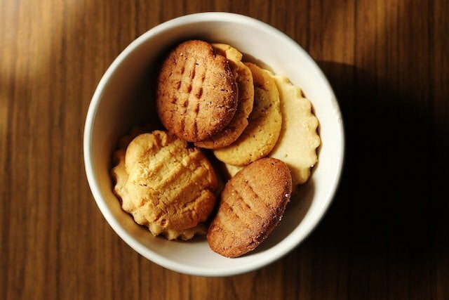 Cate calorii are un biscuite simplu