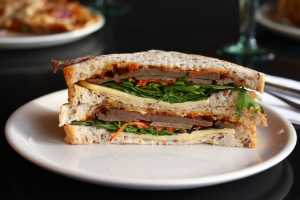 Cate calorii are un sandwich