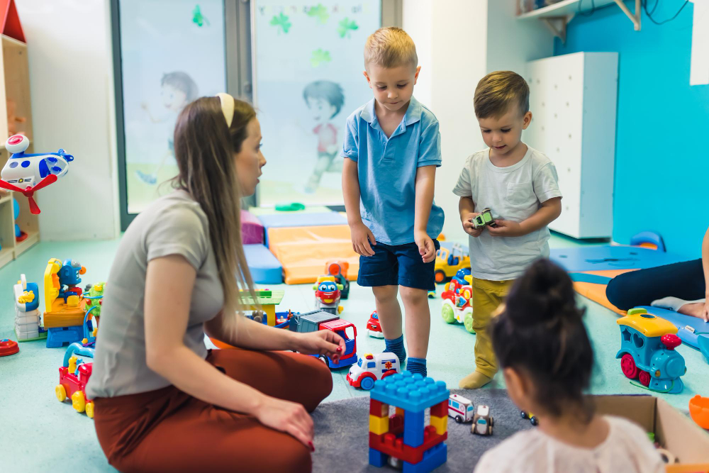 Educația modernă la grădinițele private din Voluntari joc, descoperire și empatie