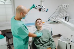 Criterii Esențiale pentru Alegerea unui Medic Dentist de &Icirc;ncredere